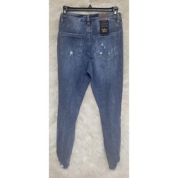 ÍNDIGO RAIN Juniors' Curvy High-Rise Button-Front Distress Ankle Jeans 5 3060 - Picture 5 of 5